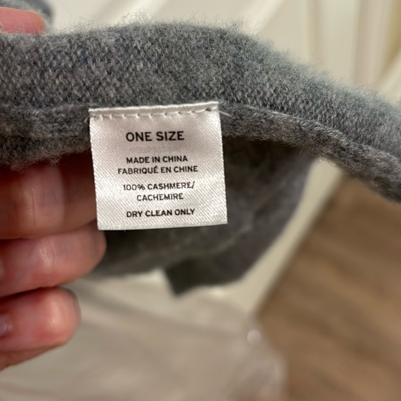 Oxygene Cashmere vest. One size. - Picture 3 of 9